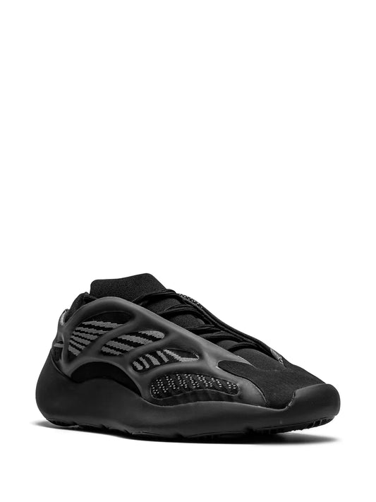 700 V3 Alvah Sneakers